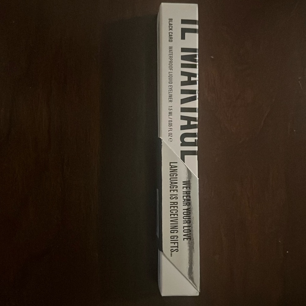 BLACK CARD LIQUID EYELINER
ULTRA-BLACK WATERPROOF LINER